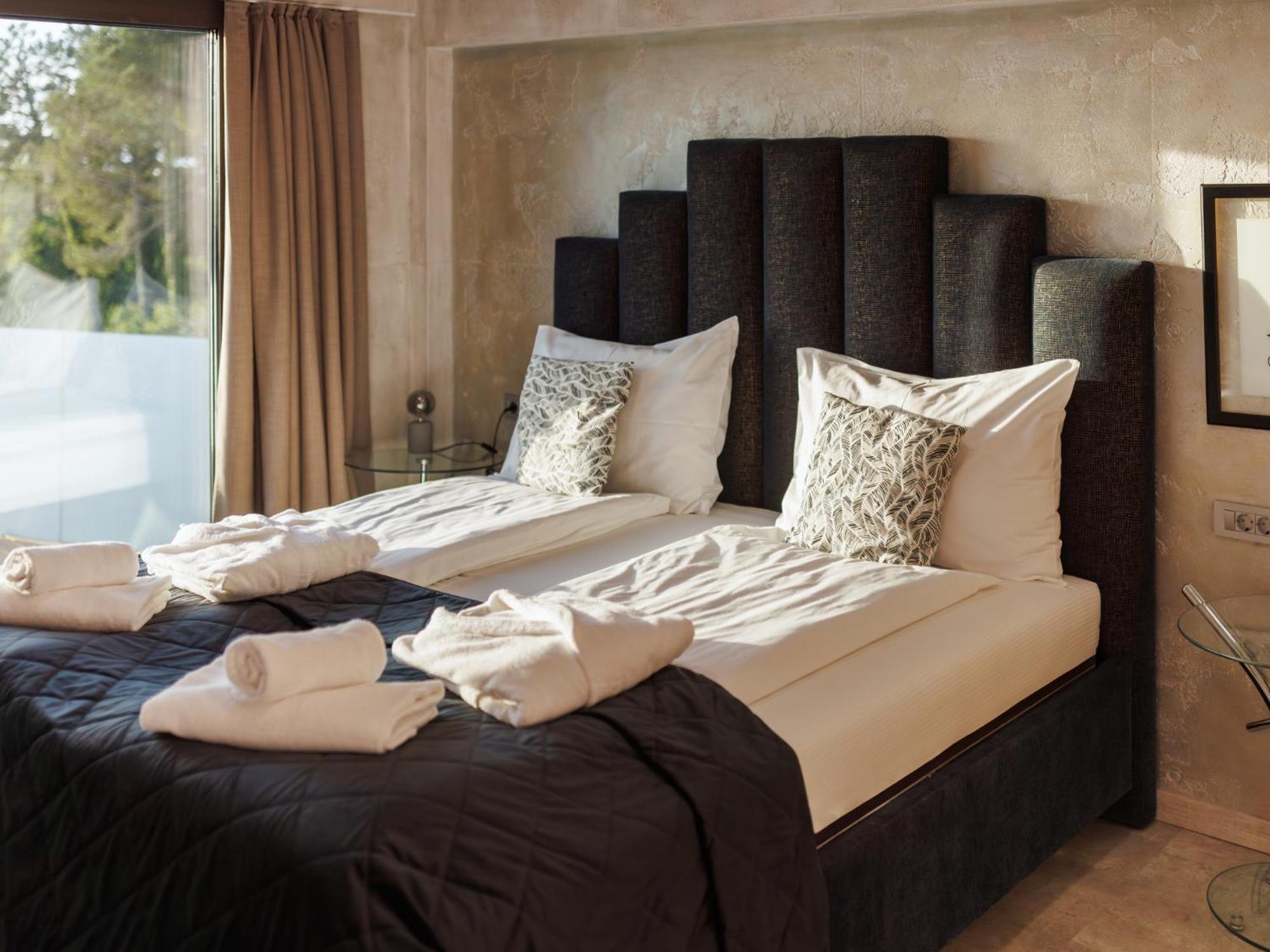 Wine Paradise - Glamping Resort Marezige Bagian luar foto